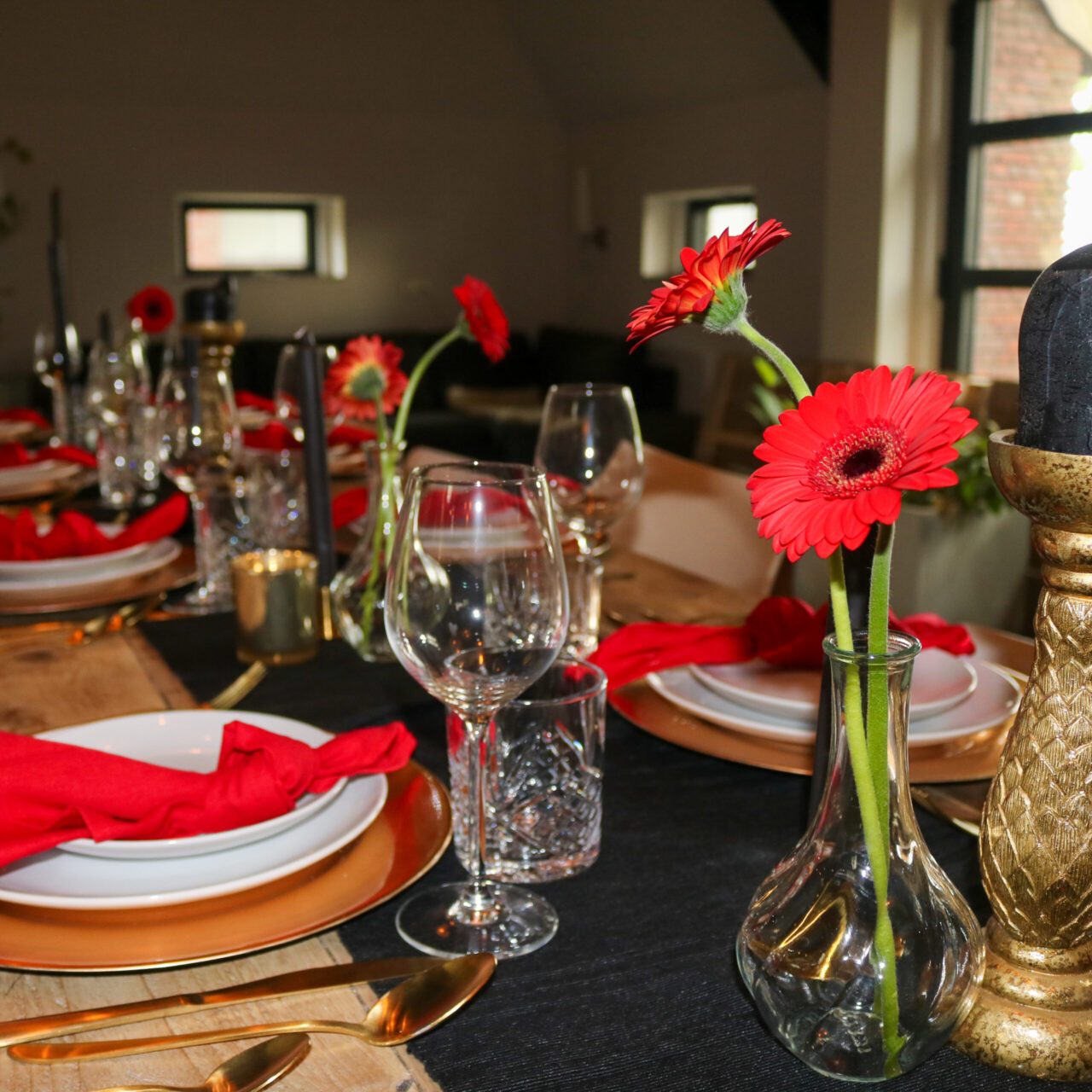 Tafelstyling in thema Cherry Red